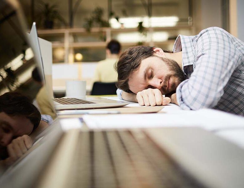 ¿Qué tan válido es tomar una siesta en tu horario laboral?
