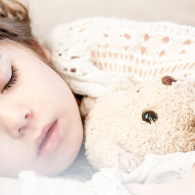 ¿Por qué el ruido blanco ayuda a dormir a los niños? - Gobiz next